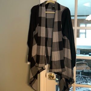 Torrid size 2 black/grey sweater